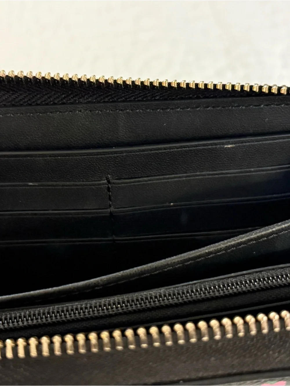 Kate Spade New York Women’s Zip-Around Floral Wallet Black Pink Zipper Logo